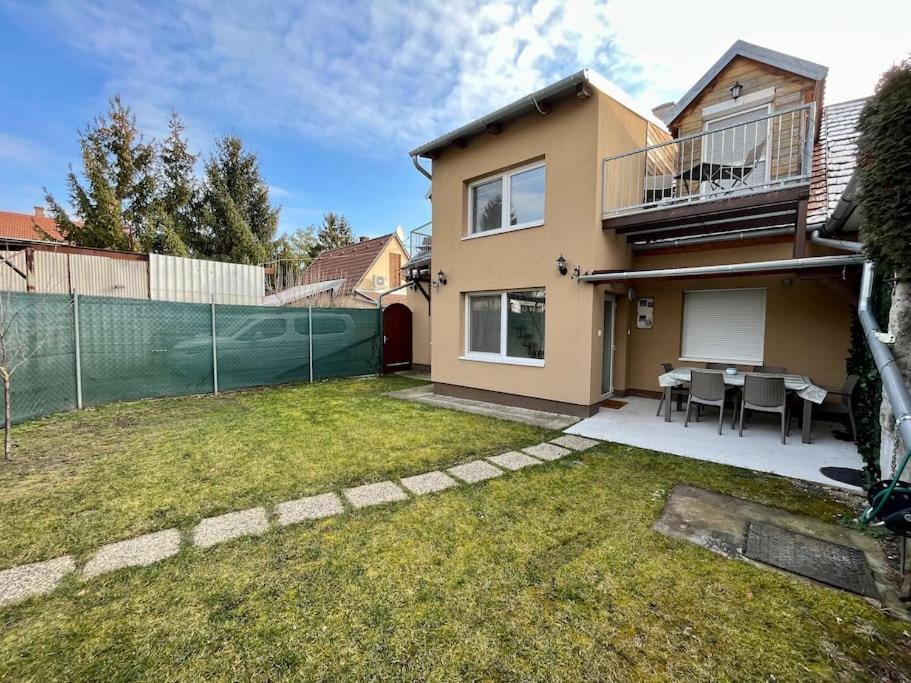 Rabbit Apartman Mosonmagyaróvár Buitenkant foto