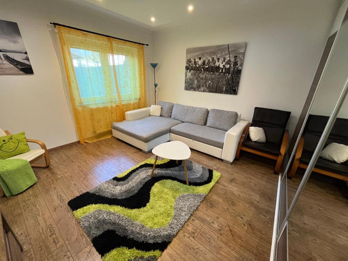 Rabbit Apartman Mosonmagyaróvár Buitenkant foto
